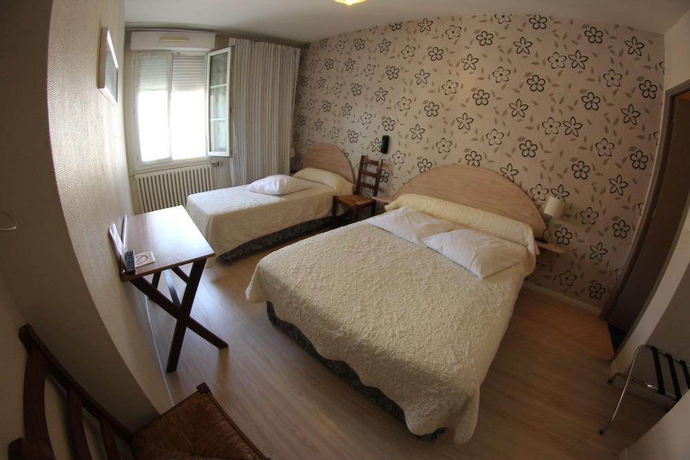 Brit Hotel Privilege Lisieux - La Villa Des Arts エクステリア 写真