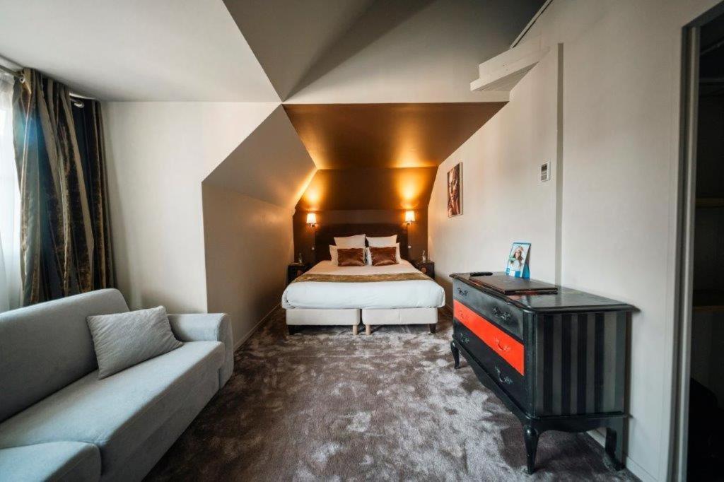 Brit Hotel Privilege Lisieux - La Villa Des Arts エクステリア 写真