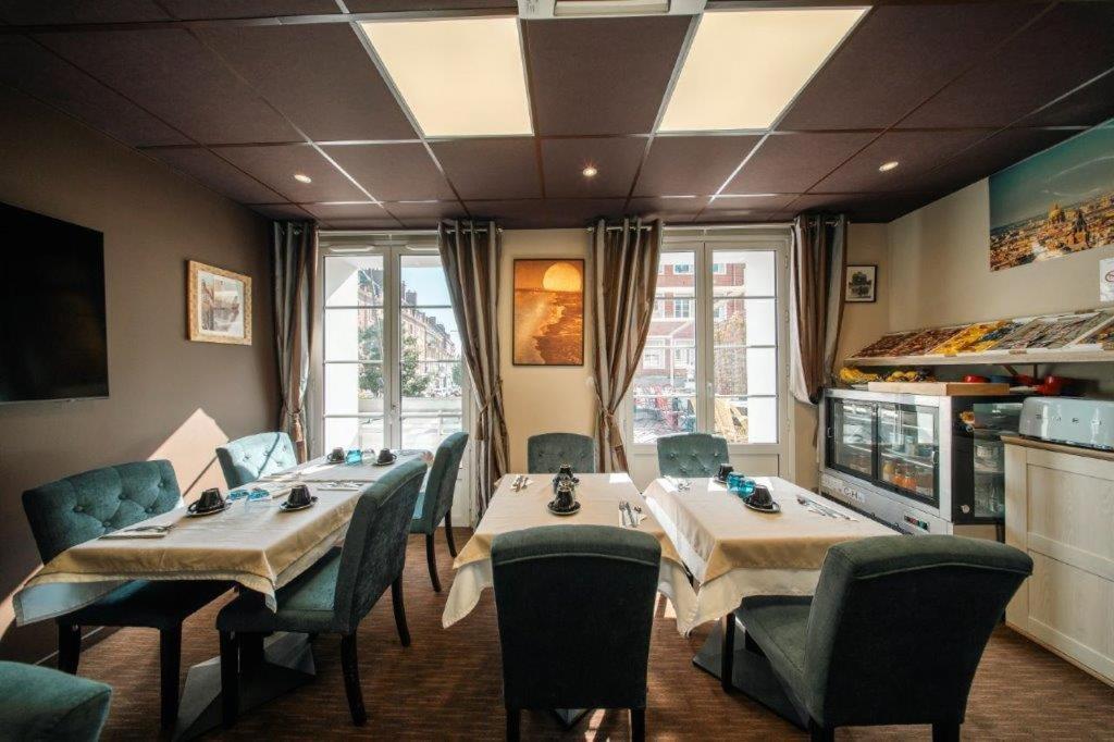 Brit Hotel Privilege Lisieux - La Villa Des Arts エクステリア 写真