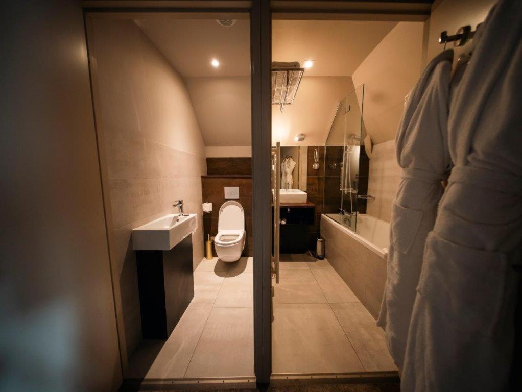Brit Hotel Privilege Lisieux - La Villa Des Arts エクステリア 写真