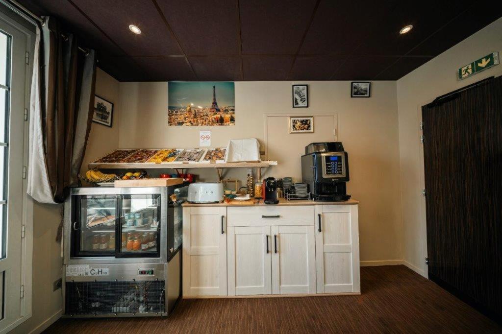 Brit Hotel Privilege Lisieux - La Villa Des Arts エクステリア 写真