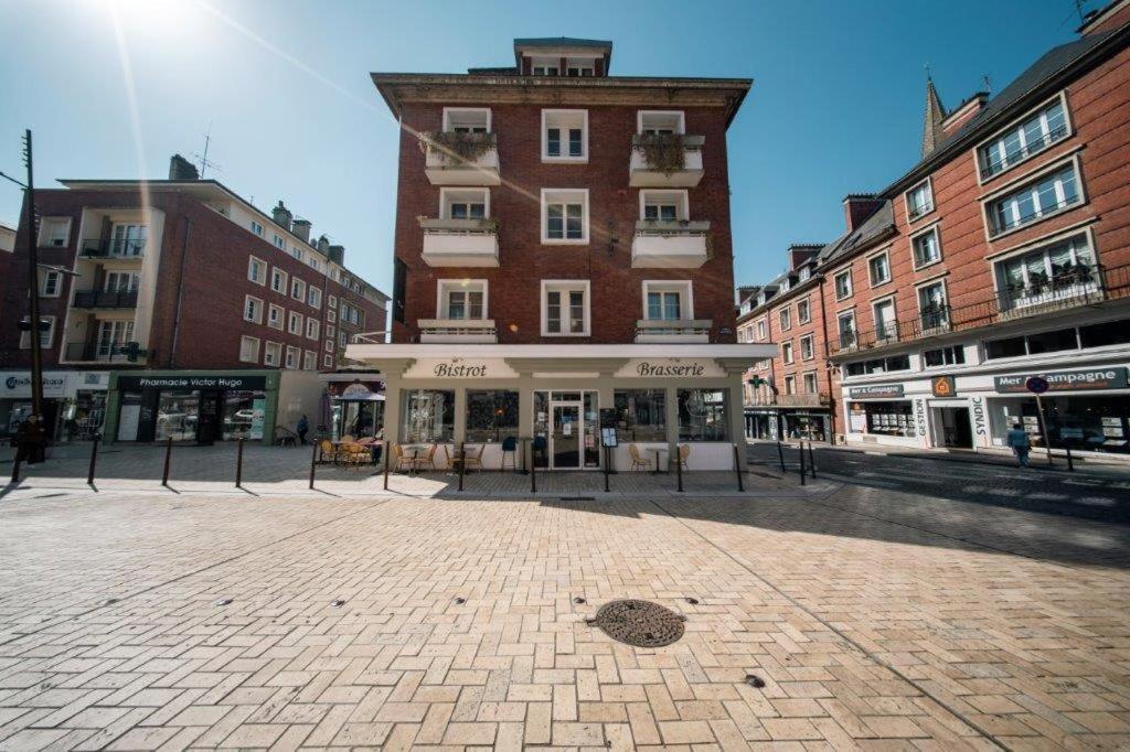 Brit Hotel Privilege Lisieux - La Villa Des Arts エクステリア 写真