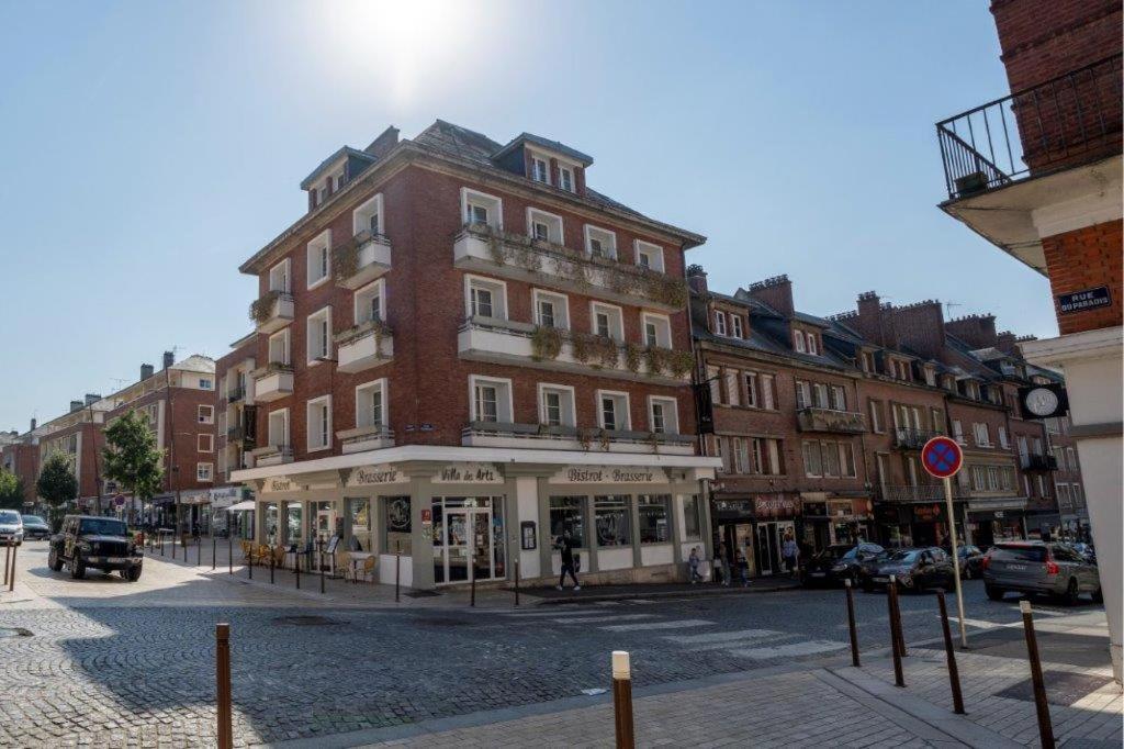 Brit Hotel Privilege Lisieux - La Villa Des Arts エクステリア 写真