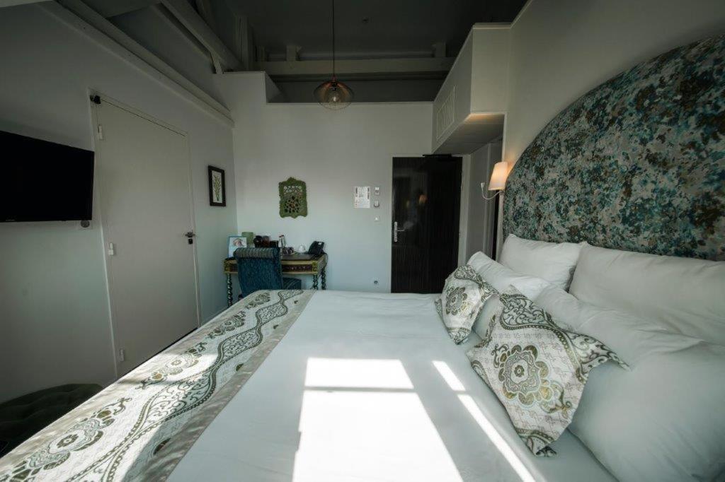 Brit Hotel Privilege Lisieux - La Villa Des Arts エクステリア 写真