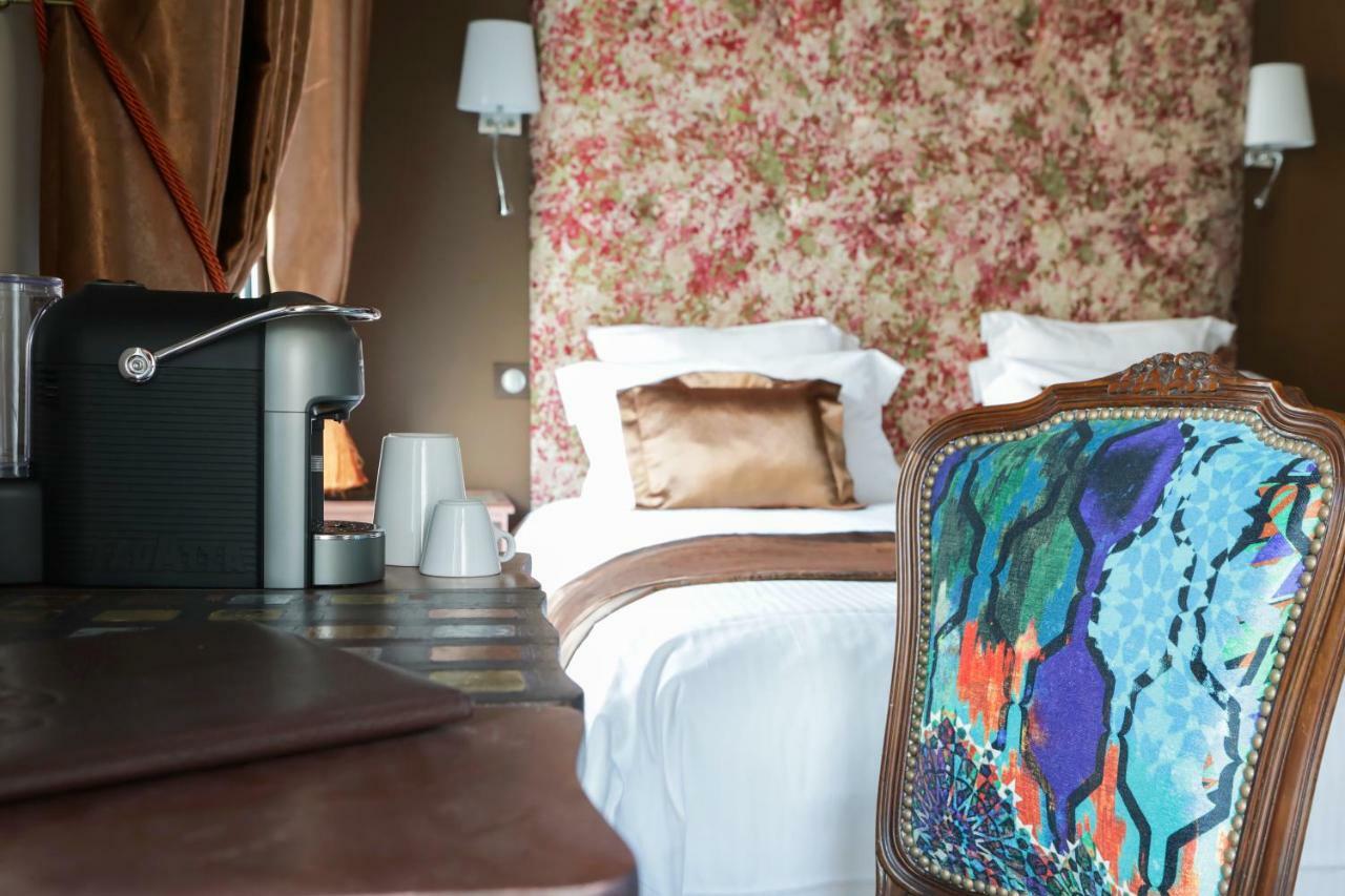 Brit Hotel Privilege Lisieux - La Villa Des Arts エクステリア 写真