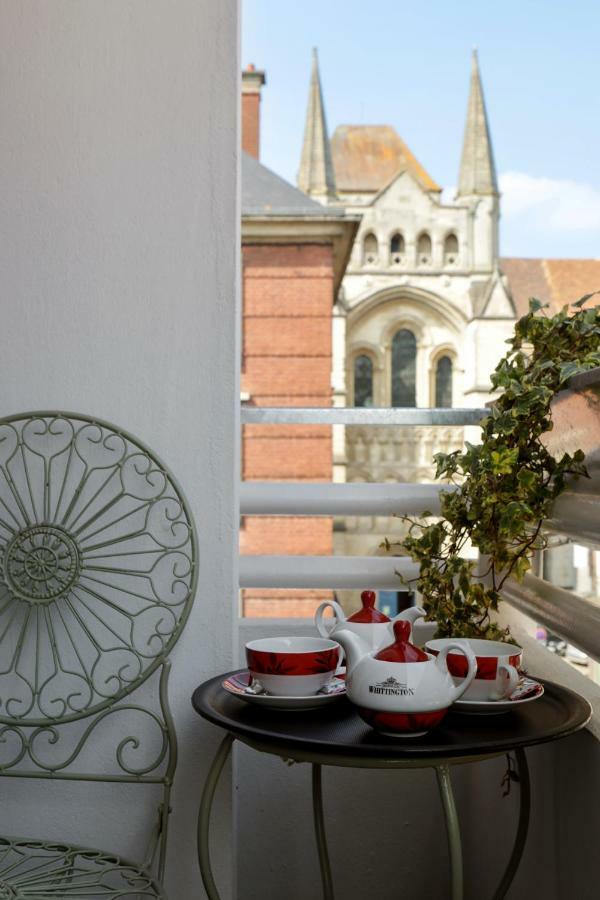 Brit Hotel Privilege Lisieux - La Villa Des Arts エクステリア 写真