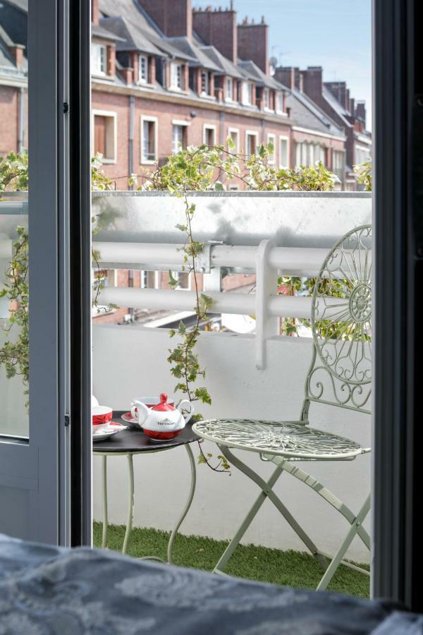 Brit Hotel Privilege Lisieux - La Villa Des Arts エクステリア 写真