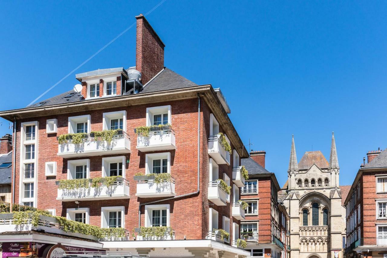 Brit Hotel Privilege Lisieux - La Villa Des Arts エクステリア 写真