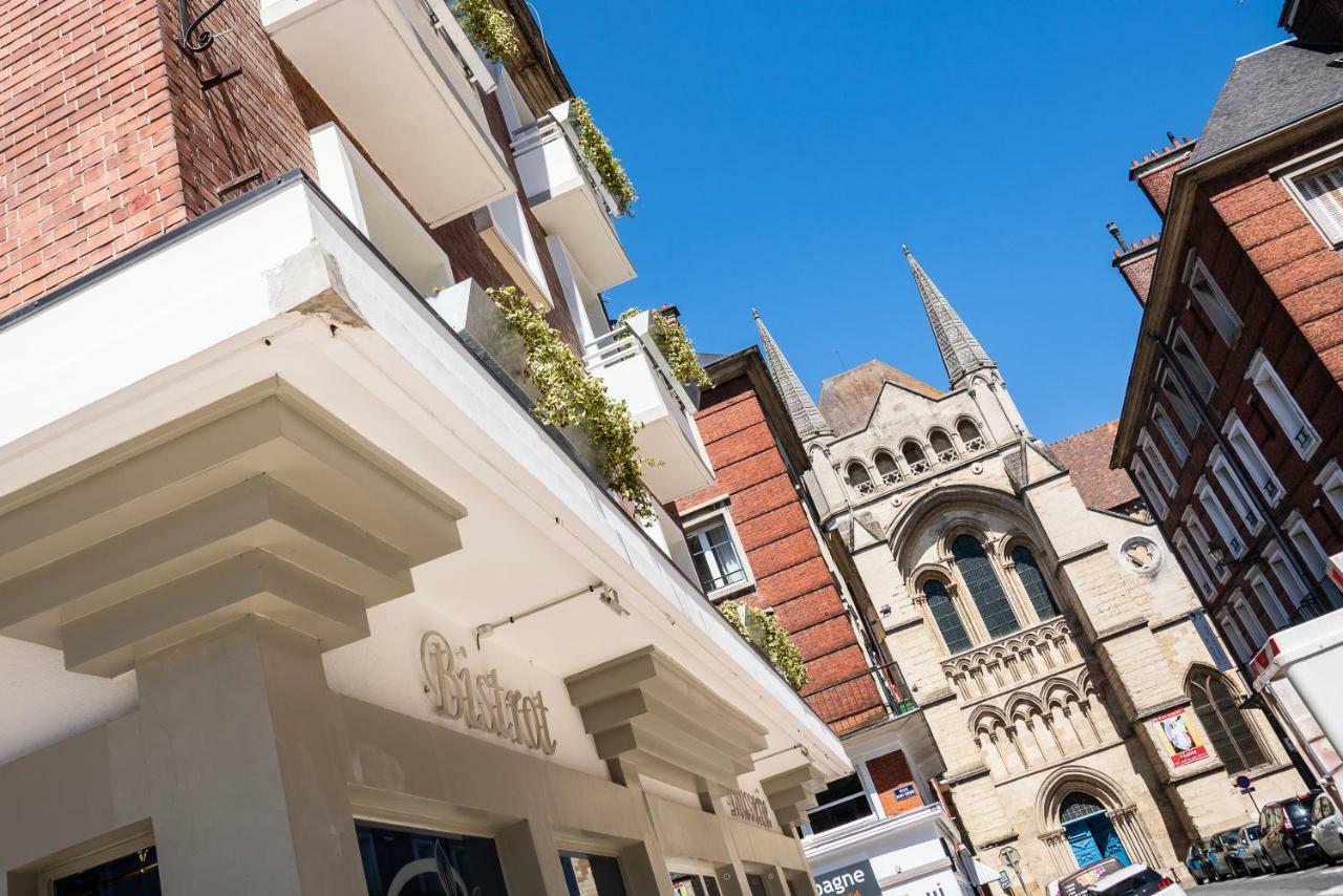 Brit Hotel Privilege Lisieux - La Villa Des Arts エクステリア 写真