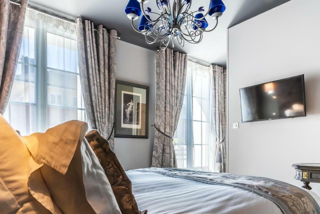 Brit Hotel Privilege Lisieux - La Villa Des Arts エクステリア 写真