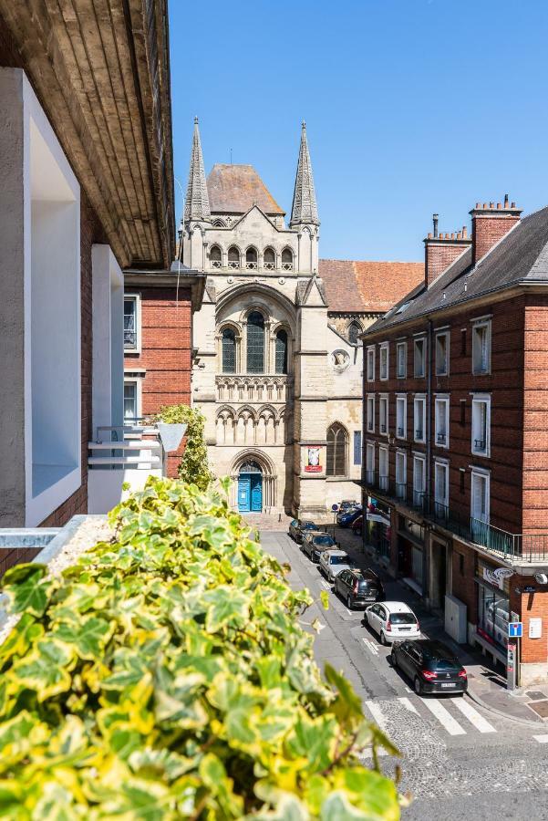 Brit Hotel Privilege Lisieux - La Villa Des Arts エクステリア 写真