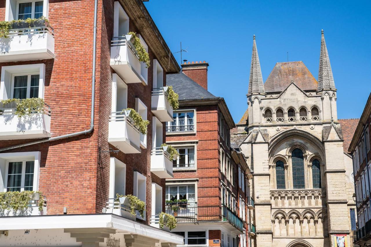 Brit Hotel Privilege Lisieux - La Villa Des Arts エクステリア 写真